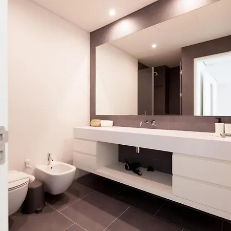 Апартаменты Flh Amoreiras Wood Design Flat Лиссабон